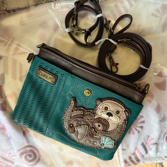 Turquoise Chala Crossbody Bag with Otter & Baby Design - Picture 9 of 10